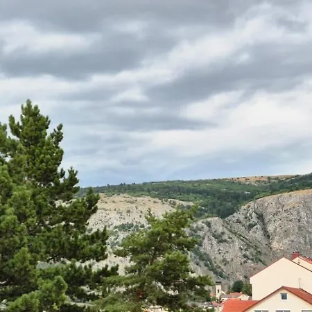 Livno Apartman 利夫诺
